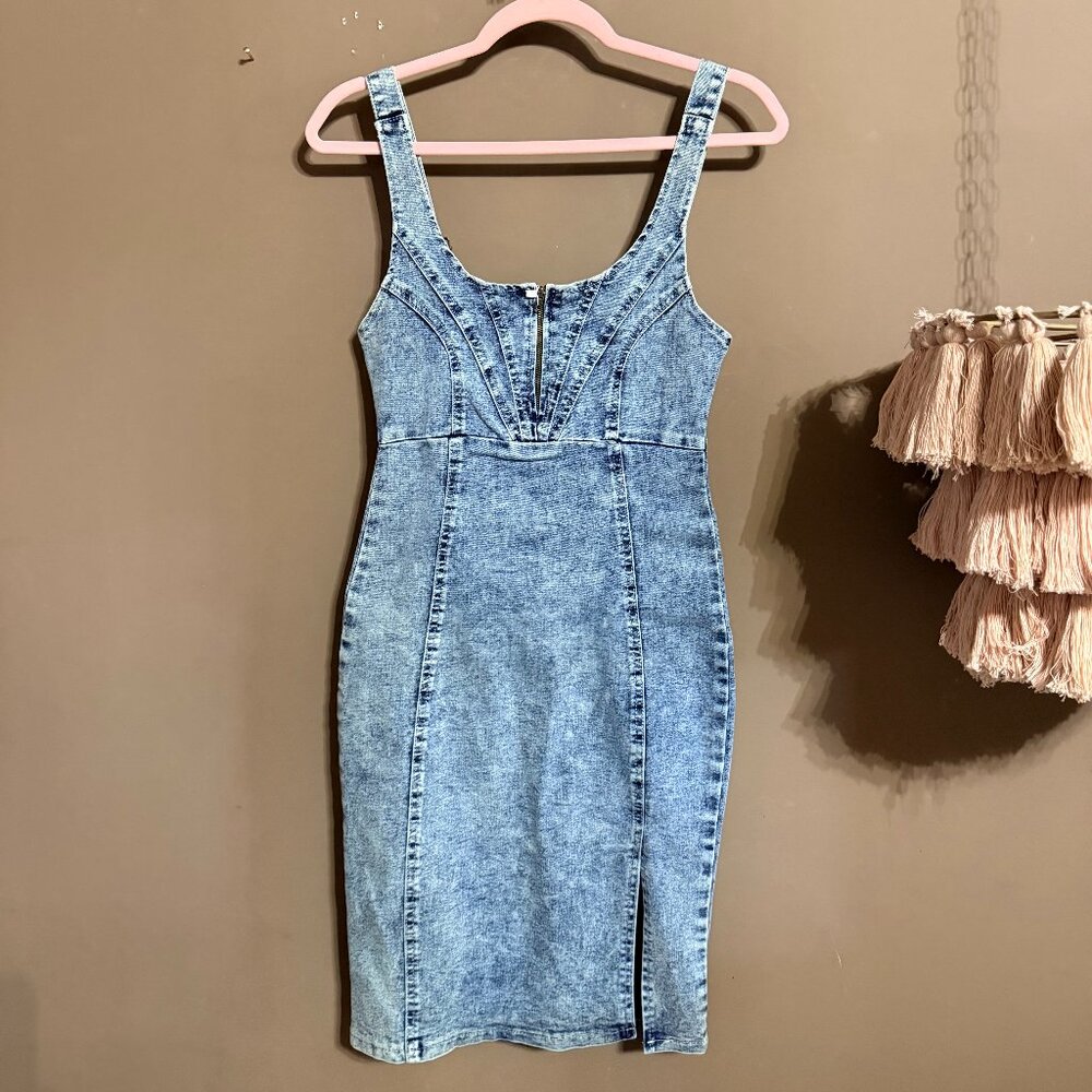 Super cute denim midi XS NWT zipper front, adjustable straps